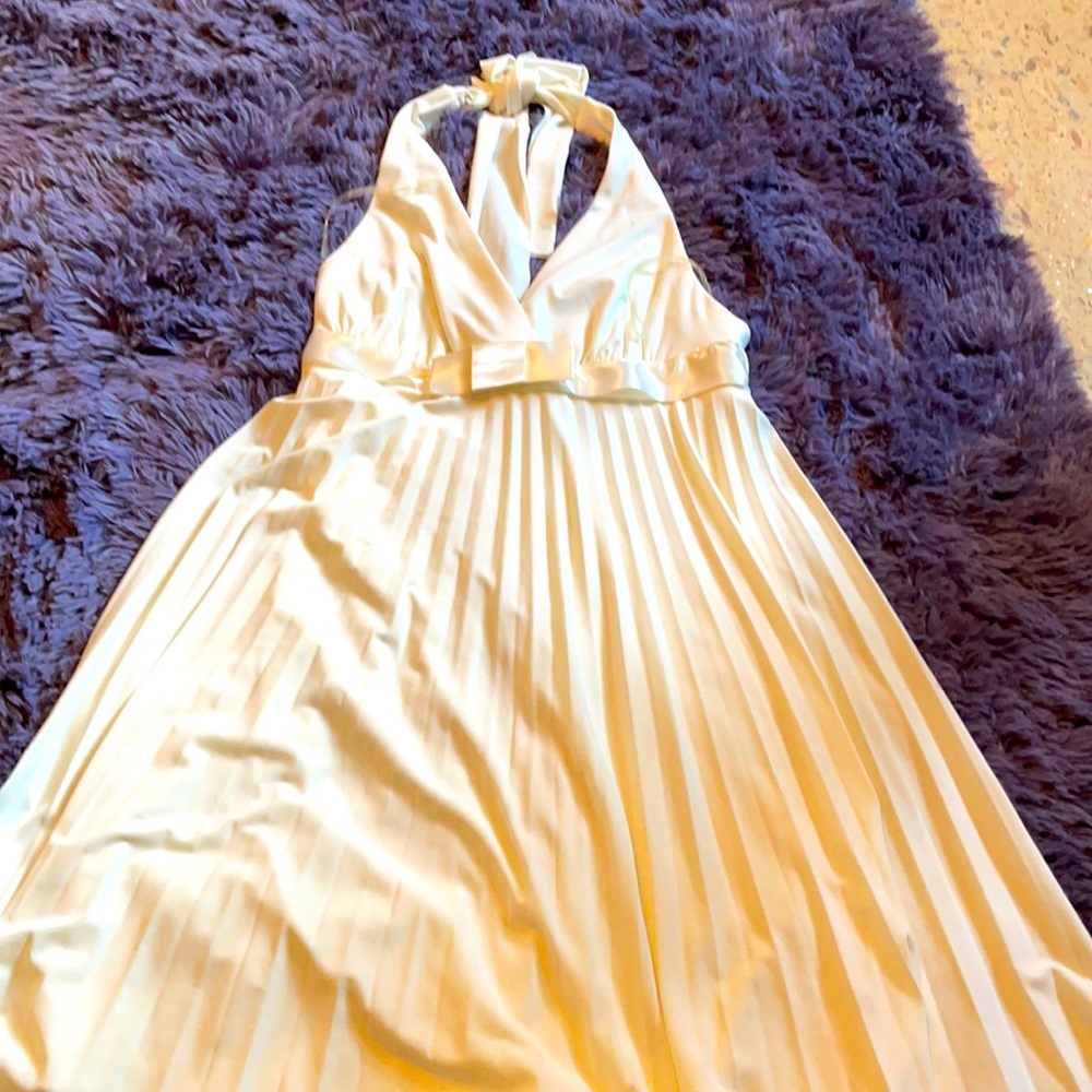 A Marilyn Monroe type dress!!